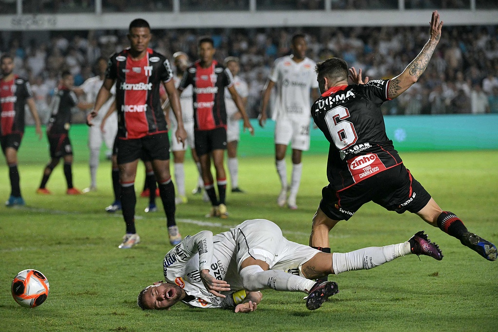  内马尔在日本队比赛中精彩发挥，惊险取胜引发热议！-AIYOUXI